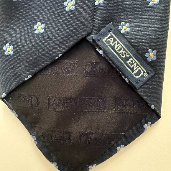 Lands' End 100% Silk Tie Navy Blue Forget-Me-Not Floral Pattern - Picture 5 of 6